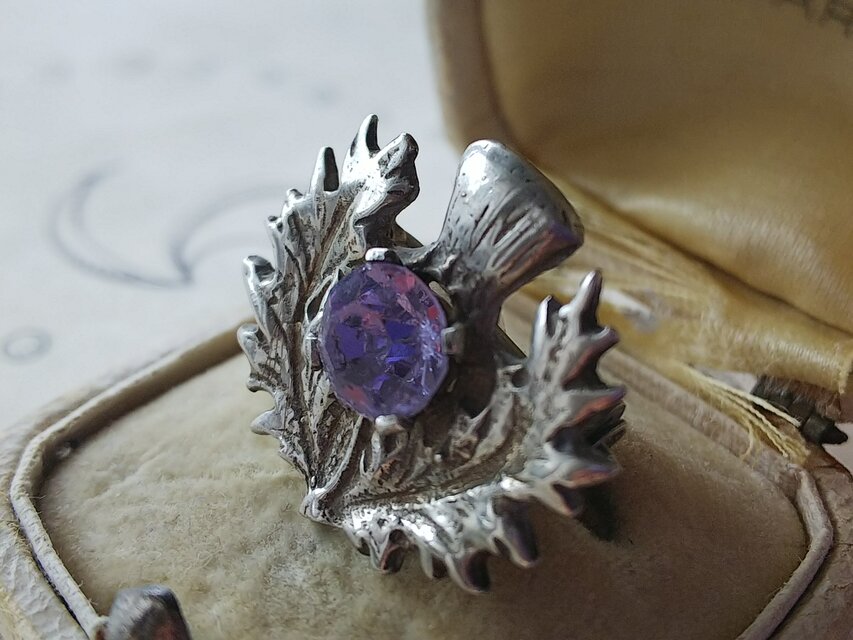 ヴィンテージ アザミ／アレキサンドライト Silverトーンブローチ