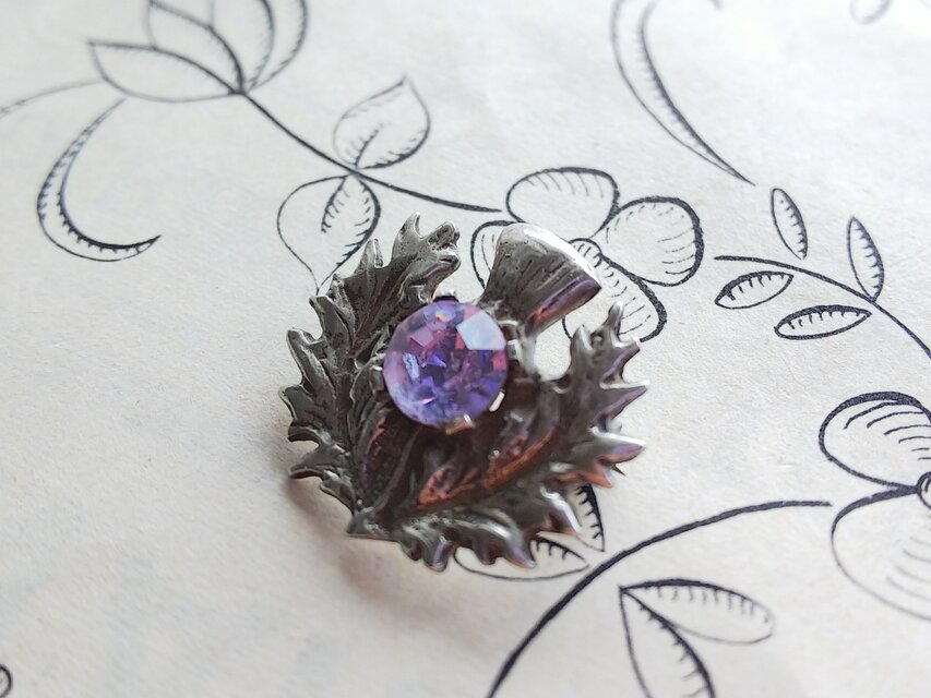 ヴィンテージ アザミ／アレキサンドライト Silverトーンブローチ