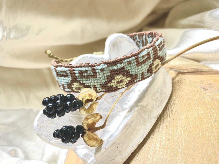 水色のトリのマクラメブレスレット