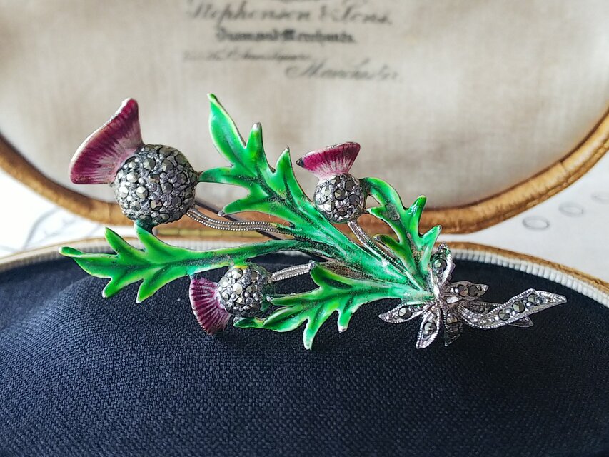 ヴィンテージ　アザミ3輪／エナメル／マーカサイト　60㎜の華やかブローチ