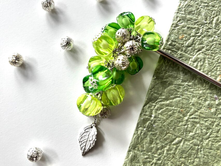 かんざし　鬼灯の様な２トーンカラーのビーズ　緑　シルバー　一本挿し　一本簪　涼しげ　夏　和風