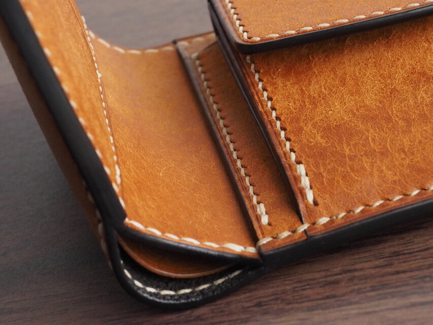 総手縫い│イタリアンレザーマルゴー│2つ折財布│フィエーノ(キャメル