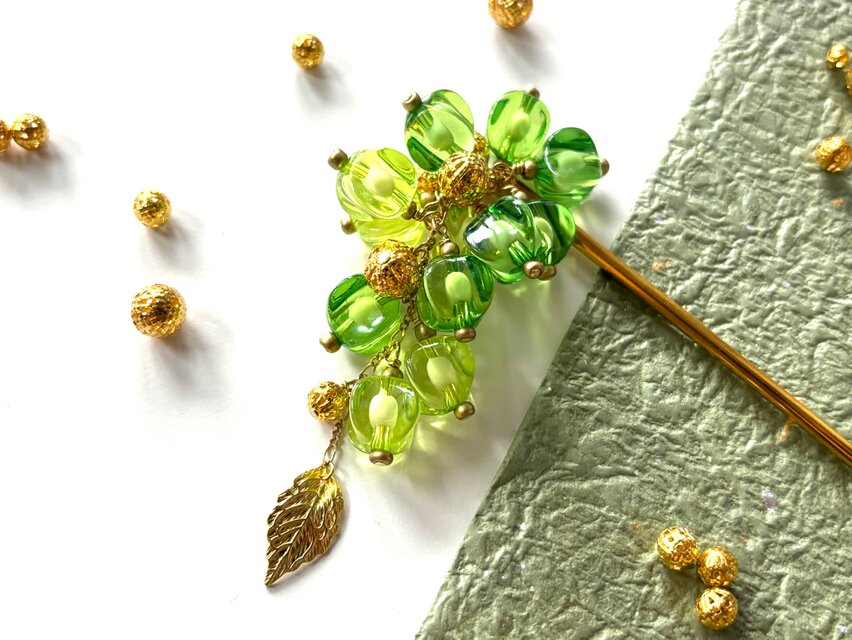 かんざし　鬼灯の様な２トーンカラーのビーズ　緑　ゴールド　一本挿し　一本簪　涼しげ　夏　和風