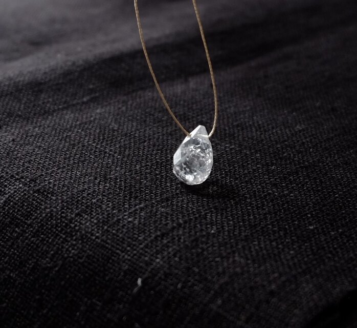 98【天然石 クラック水晶（大）】 14kgf 肌にやさしい絹糸のネックレス