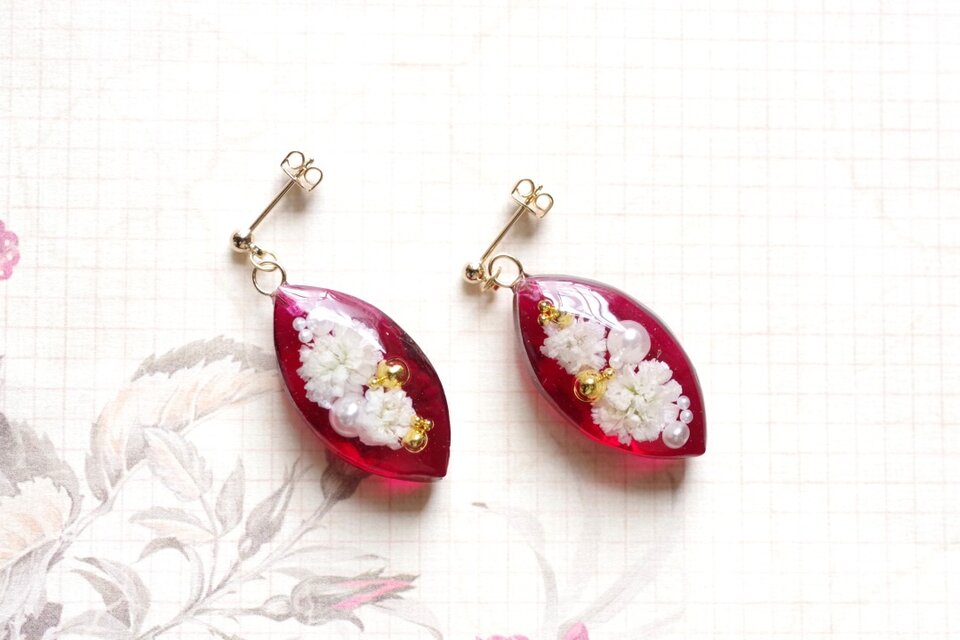 レジンアート　マーキスピアス〈世界樹の花〉