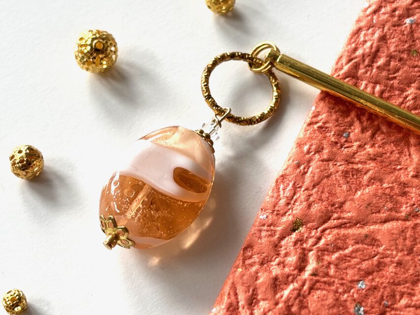 かんざし　オレンジと白のマーブル模様のとんぼ玉　一本挿し　一本簪　涼しげ　夏　和風　ゴールド　トンボ玉　蜻蛉玉