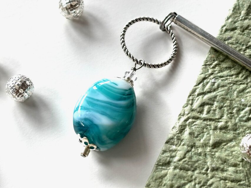 かんざし　エメラルドグリーンと白のマーブル模様のとんぼ玉　一本挿し　一本簪　涼しげ　夏　和風　シルバー　トンボ玉