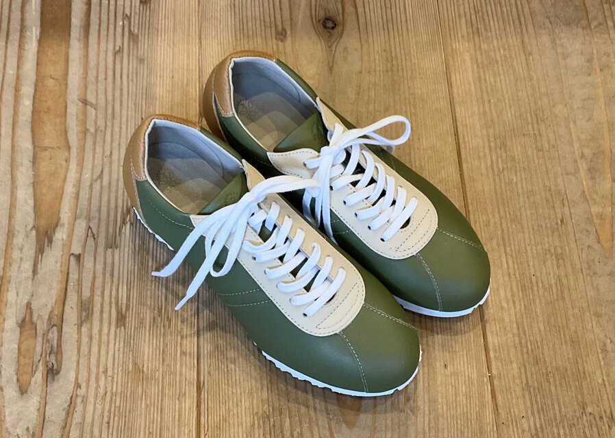 【新作】クラシックレトロ・コンビレザースニーカー（グリーン×キャメル）