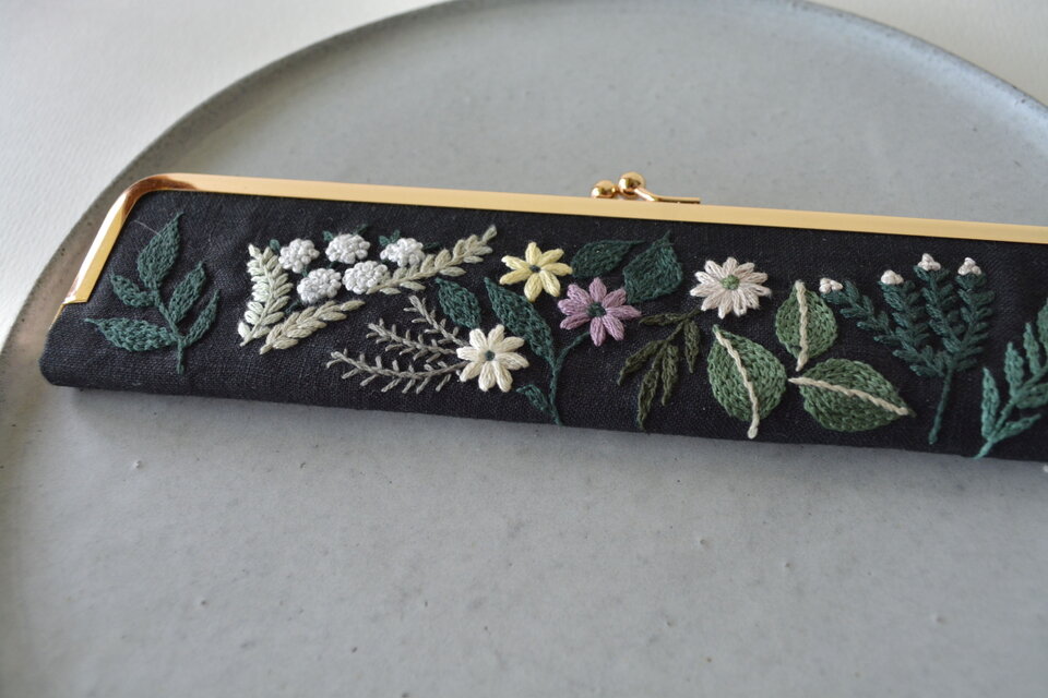 値下げ】日本刺繍 扇 額入り、玄関飾りに… 値下げ】日本刺繍 扇 額入り