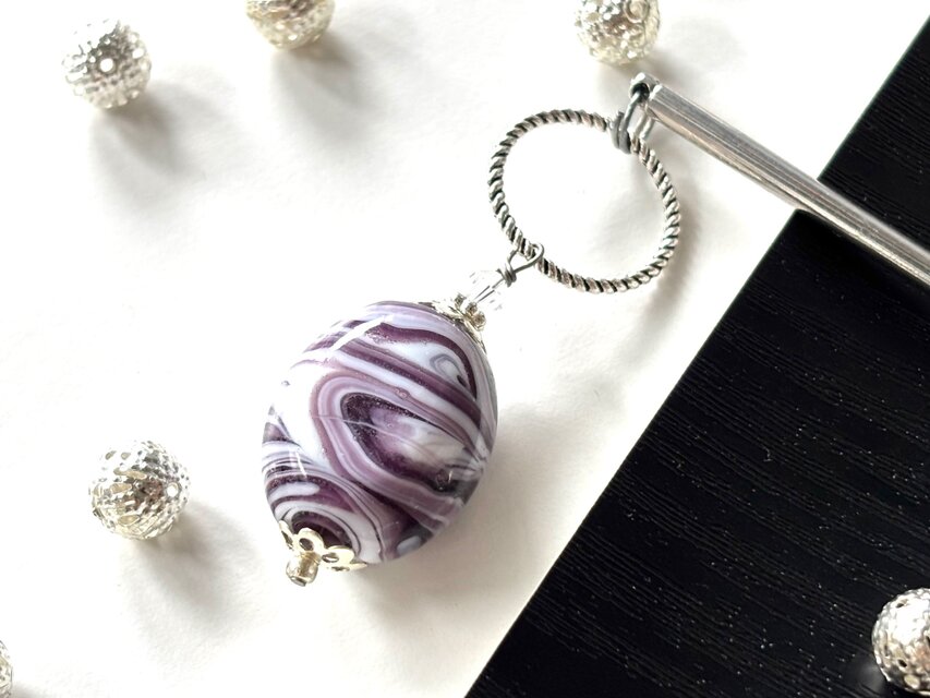 かんざし　白と紫のマーブル模様のとんぼ玉　一本挿し　一本簪　涼しげ　夏　和風　シルバー　トンボ玉　モノクロ