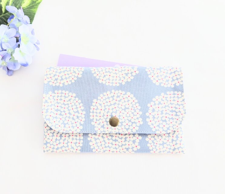 サークルフラワーのフラップケース(ブルー)