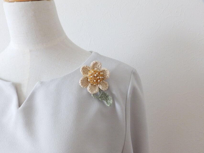 シルク・ニット花のブローチ　オレンジ系