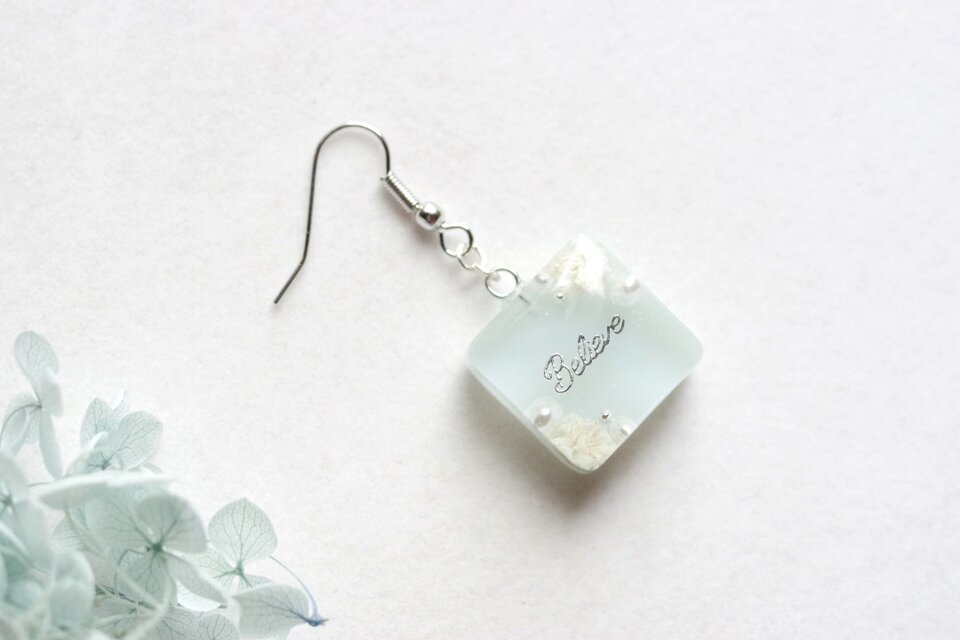 レジンアート　スクエアピアス〈生命の泉〉