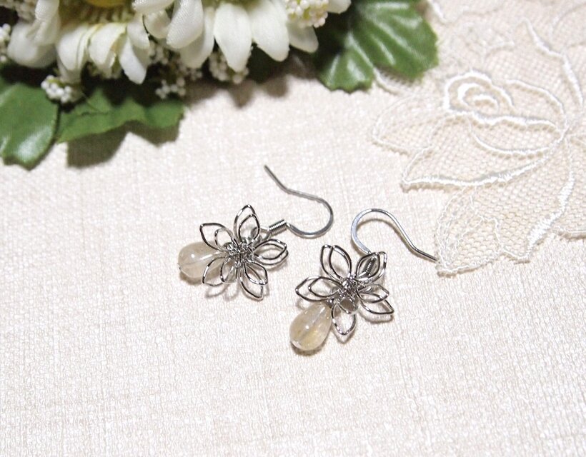 ステンレス金具に変更可* 大きなお花とルチルクォーツのしずくピアス　イヤリング