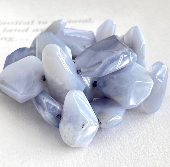 ブルーカルセドニー ファンシータンブルカットのチョーカー 1点