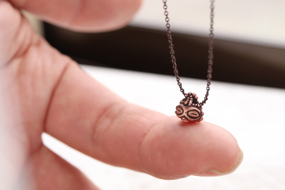 ちょこんと可愛いミニミニ縄文♡ 「ちびどぐりんプチ」ネックレス　 （700-053/純銅製）