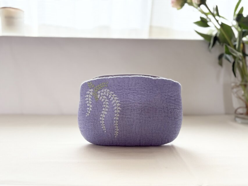 羊毛刺繍フェルトポーチ/  藤