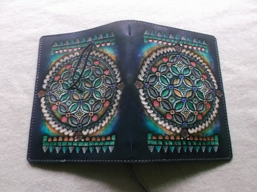 パスポートサイズトラベラーズノートカバー 牛革、刻印＆拭き染め