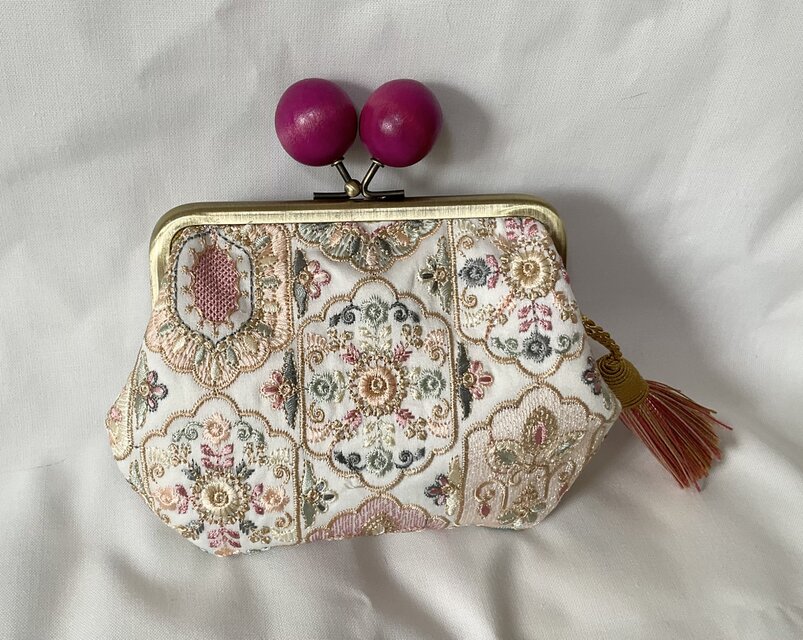 インド刺繍 木玉親子がま口ミニ財布 繊細 スパンコール | iichi 日々の