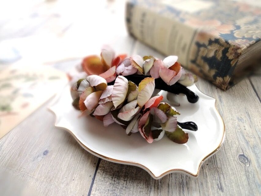 紫陽花のバナナクリップ ■ ふんわり優しいシルエット ■ セピア