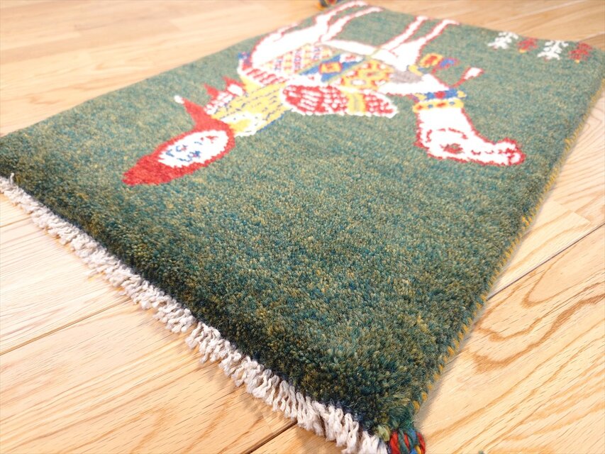 ペルシャ絨毯ギャッベ カシュガイ玄関