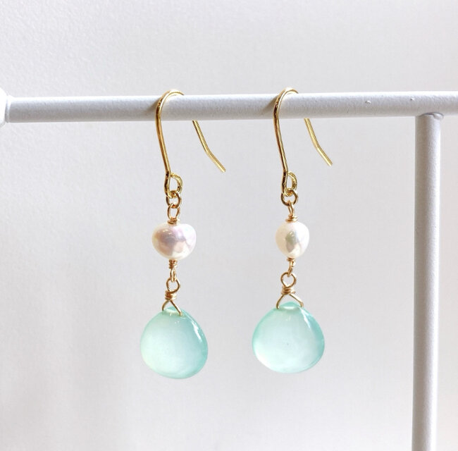 天然淡水パールとグリーンカルセドニーの2連デザインピアス/イヤリング