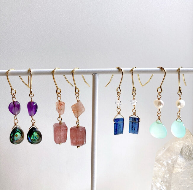 天然淡水パールとグリーンカルセドニーの2連デザインピアス/イヤリング