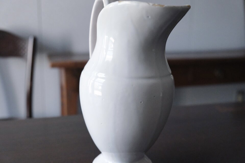 白釉 ピシェ エギエール h24.5cm ムスティエ もしくは リュネヴィル 白釉 ピシェ エギエール h24.5cm ムスティエ もしくは リュネヴィル