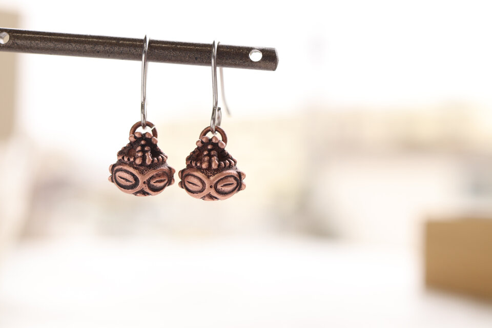 ゆらゆら揺れる可愛さ♡ 「ちびどぐりんプチ」フックピアス　 （700-055/純銅製）