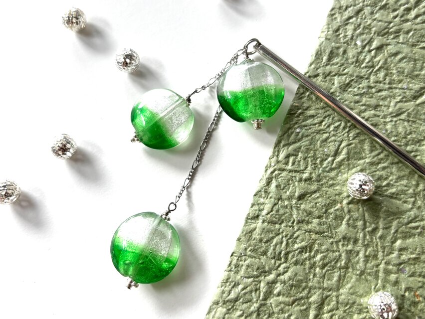 かんざし　緑とクリアの２トーンカラーのとんぼ玉A　一本挿し　一本簪　涼しげ　夏　和風　トンボ玉　クリームソーダ　