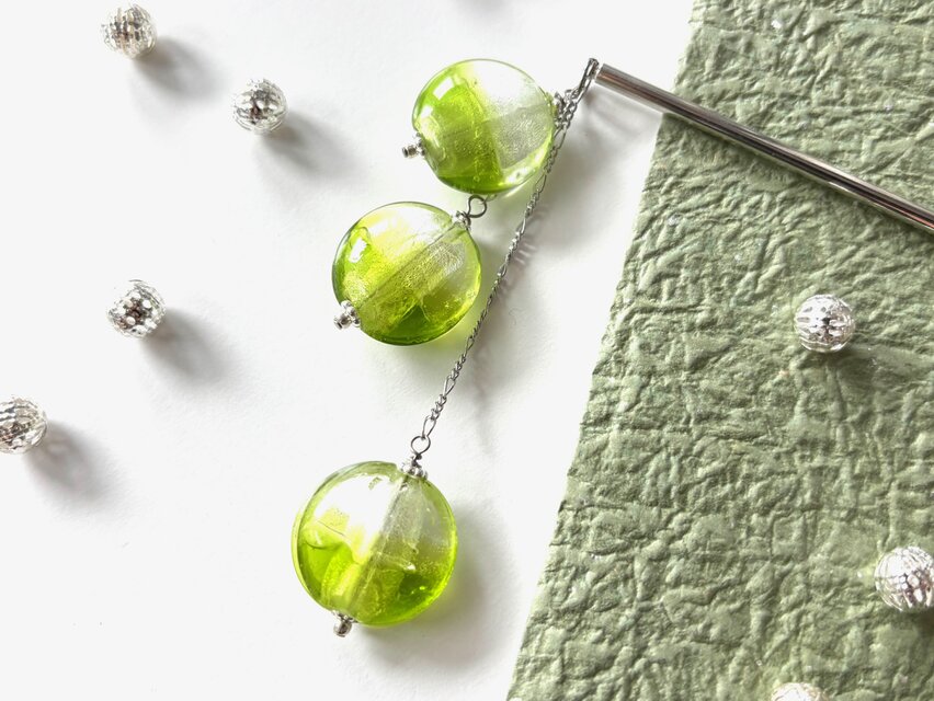 かんざし　緑とクリアの２トーンカラーのとんぼ玉B　一本挿し　一本簪　涼しげ　夏　和風　トンボ玉　クリームソーダ