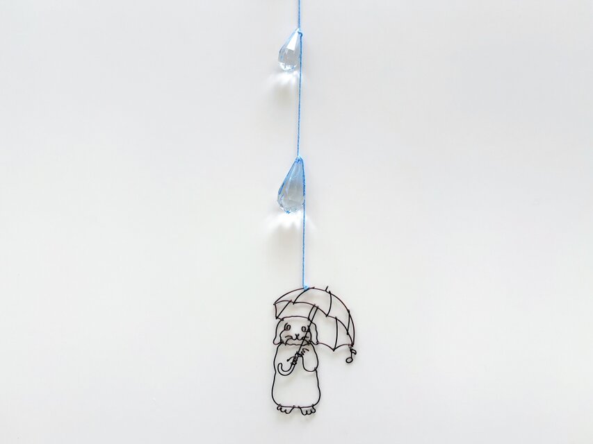 雨が大好きなホーランドロップの雨粒ガーランド