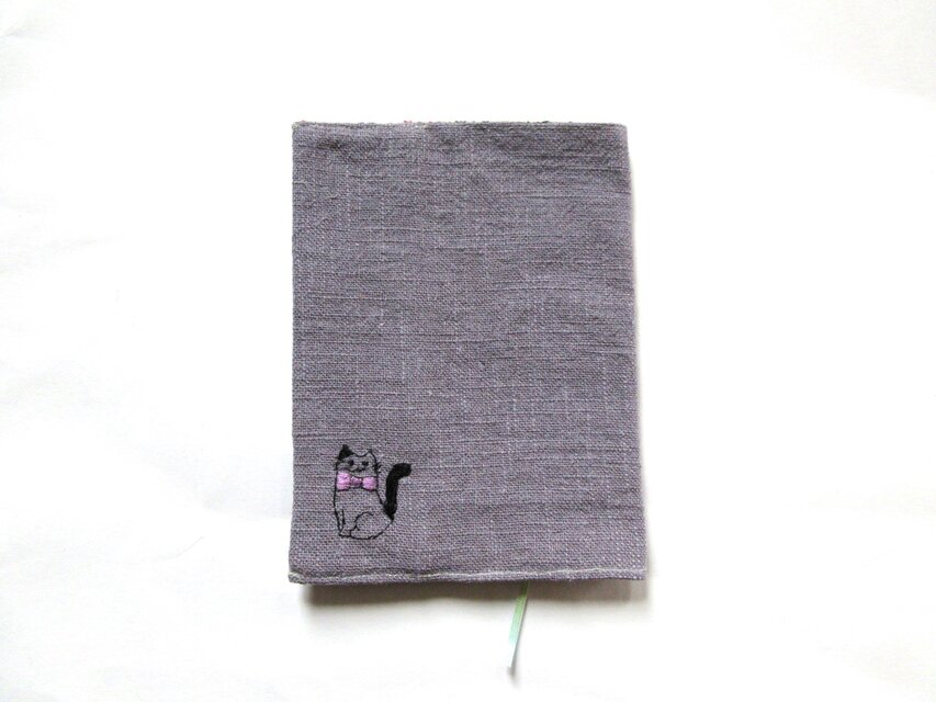 猫の刺繍 リネンブックカバー＊ラベンダーグレーA