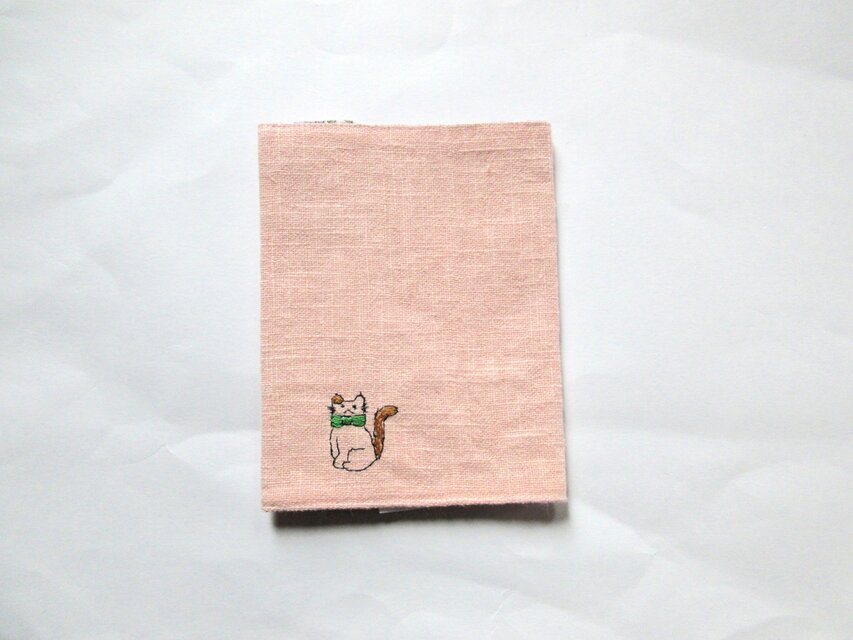 猫の刺繍 リネンブックカバー＊さくら色