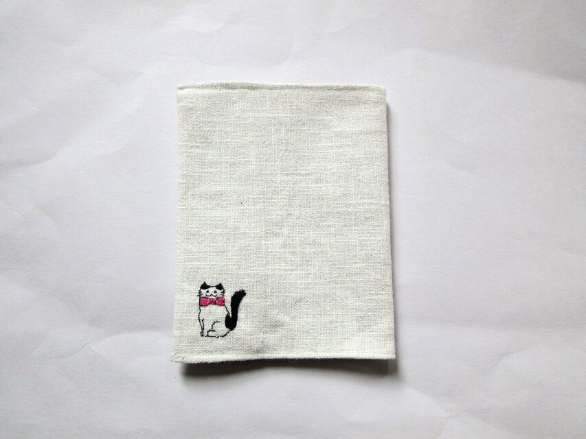 猫の刺繍 リネンブックカバー＊オフホワイトB