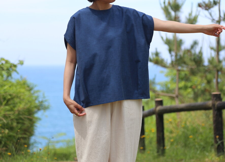 裾タックブラウス（亀田縞 群青）