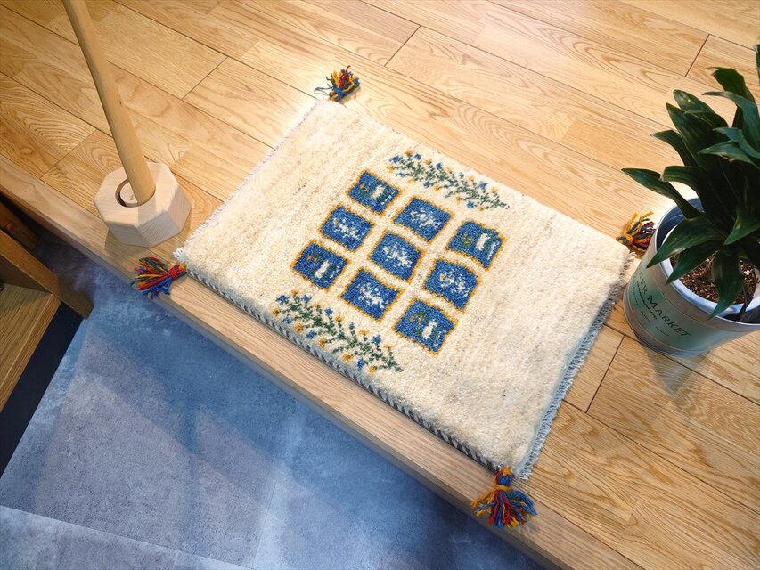 ペルシャ　ギャッベ　玄関マット小　56.5x38.5cm　ベージュ　アイボリー ブルー　パネル　NN19285