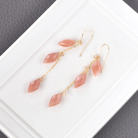 月桃の輝　14kgfピーチムーンストーンシャンデリア ロングピアス