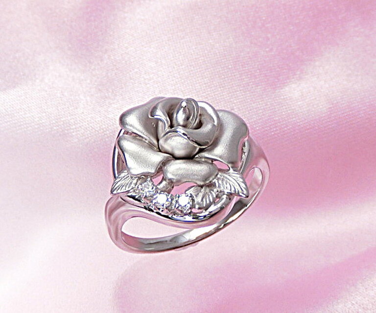 天然ダイヤモンド・白バラ『ロイヤルハイネス』のリング/シルバー製
