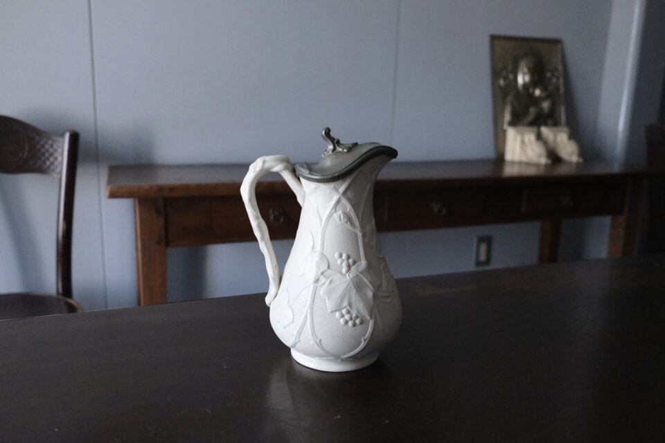 イギリス 塩釉炻器 ピシェ ピッチャー 蓋つき レリーフ アイビー