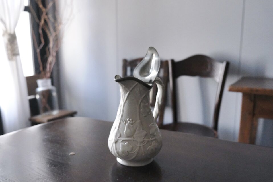 イギリス 塩釉炻器 ピシェ ピッチャー 蓋つき レリーフ アイビー