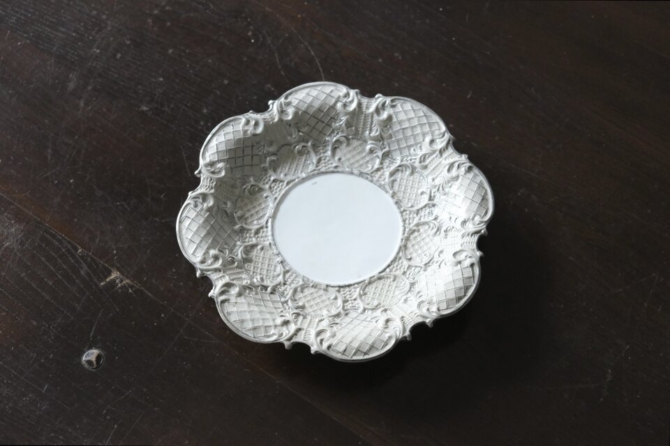 【ONEIDA】ポピーのレリーフ サンドウィッチプレート / パストリープレート ONEIDA】ポピーのレリーフ サンドウィッチプレート / パストリー