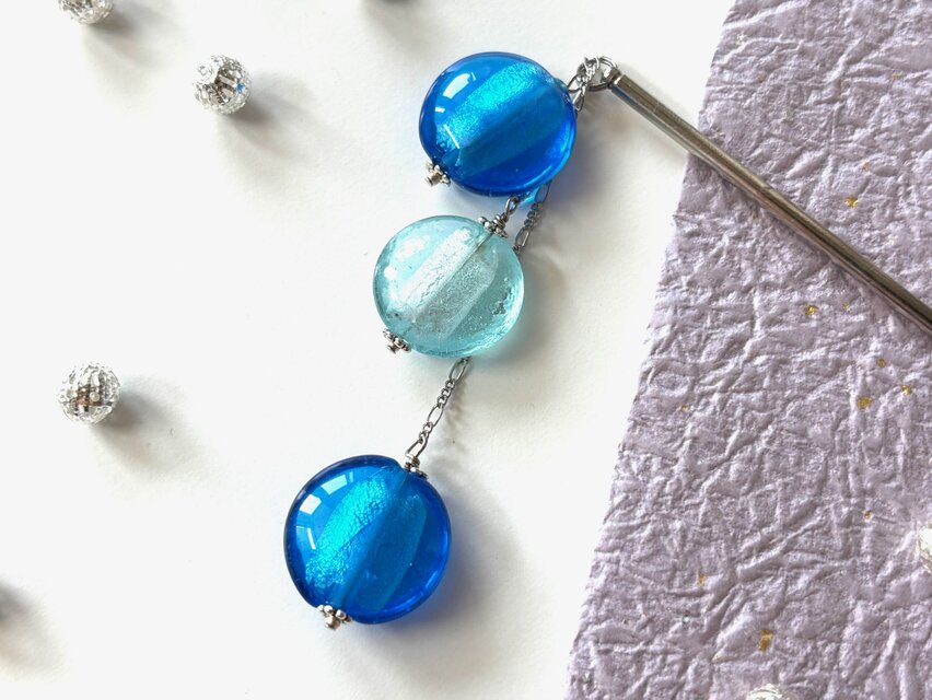 かんざし　水色のとんぼ玉３連A　一本挿し　一本簪　涼しげ　夏　和風　トンボ玉　青　ブルー