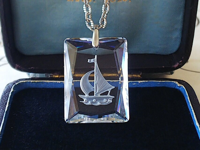 ヴィンテージ　Yacht ／ クリスタルGlass（Silverカラー）ネックレス&Bagチャーム