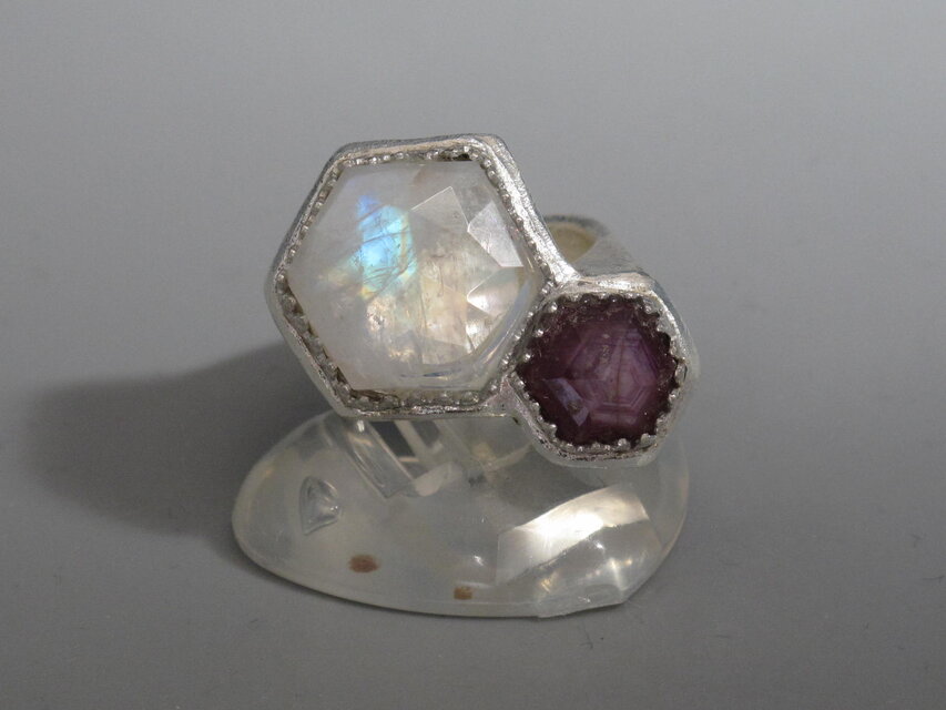 六角形は安定した形