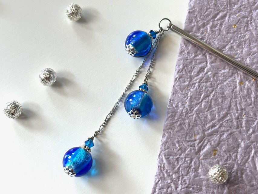 かんざし　青いとんぼ玉３連　一本挿し　一本簪　涼しげ　夏　青　水色　ガラス　トンボ玉