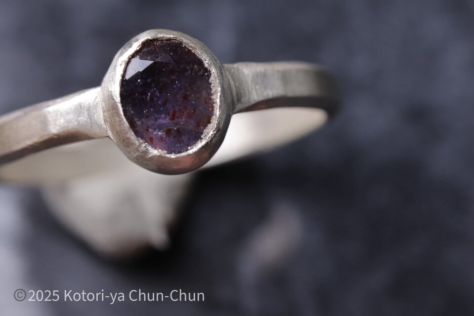 星空シリーズ】圧倒的なユニーク！ 特注オーバルカット 「蛍光