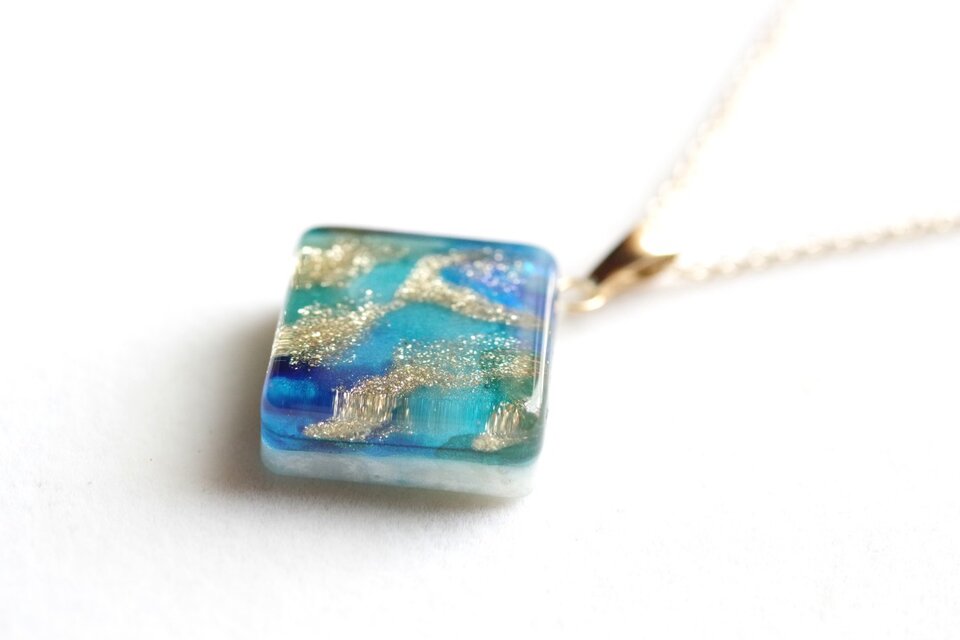 【受注製作】レジンアート　スクエアペンダント〈螺鈿の海〉