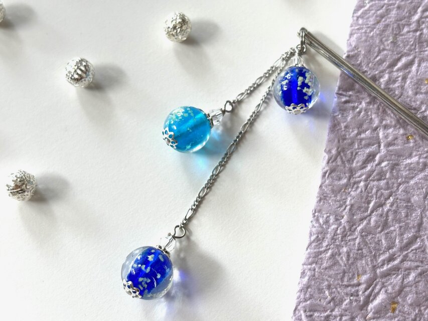 かんざし　ラムネソーダの様な水色のとんぼ玉3連D　ゴールドラメ　一本挿し　一本簪　涼しげ　夏　青　ブルー