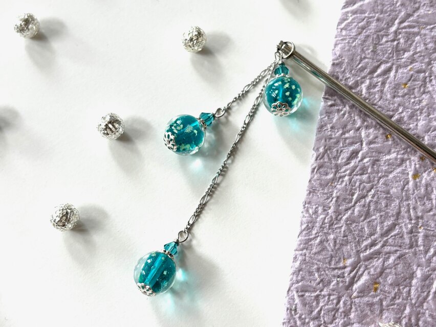 かんざし　ラムネソーダの様なエメラルドグリーンのとんぼ玉３連　一本挿し　一本簪　涼しげ　夏　青　ブルー　